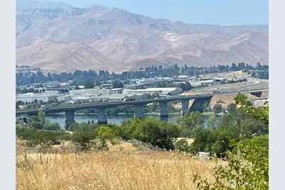 315 NW Deep River Crt, East Wenatchee, WA 98802 - Photo 2