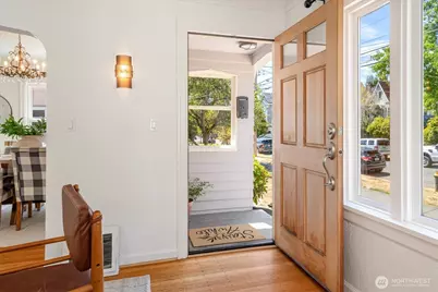 8036 9th Avenue NW, Seattle, WA 98117 - Photo 2