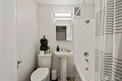 625 4th Avenue W, Seattle, WA 98119 - Photo 10