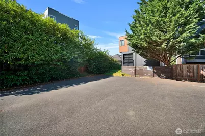 2111 E John Street #204, Seattle, WA 98112 - Photo 32