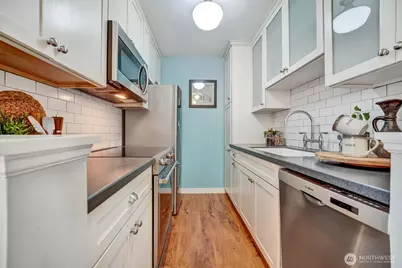2111 E John Street #204, Seattle, WA 98112 - Photo 8