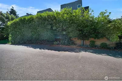 2111 E John Street #204, Seattle, WA 98112 - Photo 30