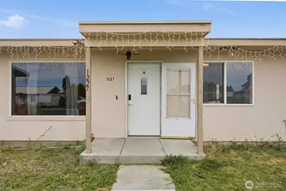 1227 Lowry Street, Moses Lake, WA 98837 - Photo 2