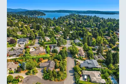 8811 NE 15th Place, Clyde Hill, WA 98004 - Photo 12