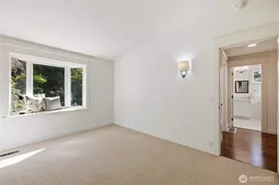 8245 NE 8th St, Medina, WA 98039 - Photo 28