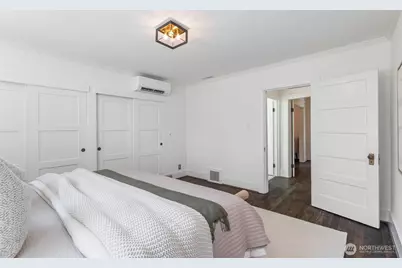 2815 8th Avenue W, Seattle, WA 98119 - Photo 16