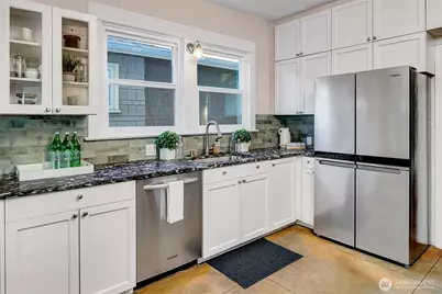 1911 9th Avenue W, Seattle, WA 98119 - Photo 12