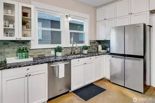 1911 9th Ave W, Seattle, WA 98119 - Photo 12