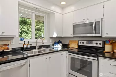 11002 24th Drive SE, Everett, WA 98208 - Photo 12