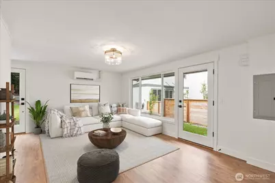 10328 Ashworth Avenue N, Seattle, WA 98133 - Photo 2