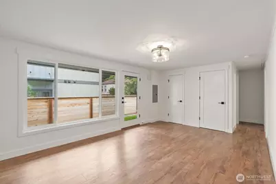 10328 Ashworth Avenue N, Seattle, WA 98133 - Photo 4