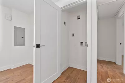 10328 Ashworth Avenue N, Seattle, WA 98133 - Photo 12