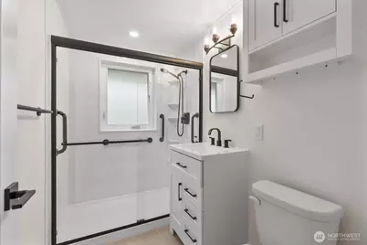 10328 Ashworth Avenue N, Seattle, WA 98133 - Photo 10