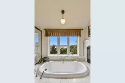 4725 W Mercer Way, Mercer Island, WA 98040 - Photo 28