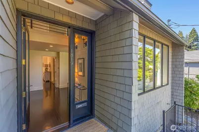 1819 39th Avenue E, Seattle, WA 98112 - Photo 2