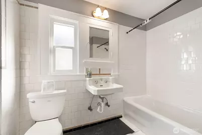 710 10 Avenue E, Seattle, WA 98102 - Photo 18