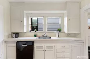 710 10th Ave E, Seattle, WA 98102 - Photo 12