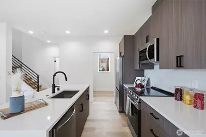 9323 Marcus Avenue S, Seattle, WA 98118 - Photo 12