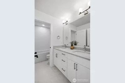 9323 Marcus Avenue S, Seattle, WA 98118 - Photo 18
