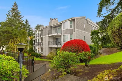 4202 Factoria Blvd SE #D2, Bellevue, WA 98006 - Photo 2