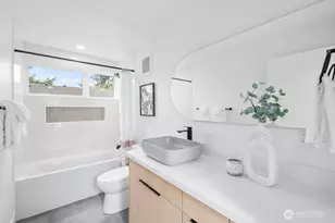 1212B NE 100th St, Seattle, WA 98125 - Photo 14