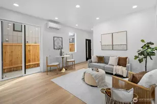 1212B NE 100th St, Seattle, WA 98125 - Photo 10