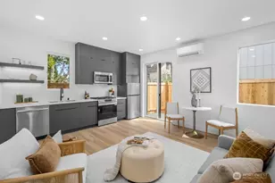 1212B NE 100th St, Seattle, WA 98125 - Photo 8