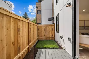 1212B NE 100th St, Seattle, WA 98125 - Photo 26