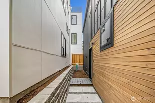 1214 NE 100th St, Seattle, WA 98125 - Photo 2