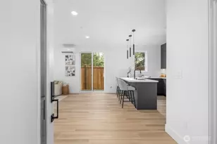 1214 NE 100th St, Seattle, WA 98125 - Photo 4