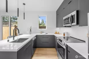 1214 NE 100th St, Seattle, WA 98125 - Photo 6