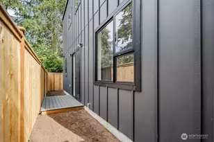 1214 NE 100th St, Seattle, WA 98125 - Photo 28