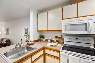 8017 NE 177th Ct, Kenmore, WA 98028 - Photo 4