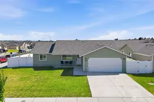1305 W Polo Ridge Dr, Moses Lake, WA 98837 - Photo 1