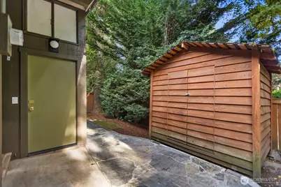 4215 Island Crest Way, Mercer Island, WA 98040 - Photo 40