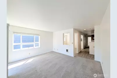 5261 Brooklyn Avenue NE #202, Seattle, WA 98105 - Photo 6