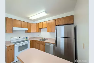 5261 Brooklyn Avenue NE #202, Seattle, WA 98105 - Photo 8