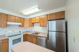 5261 Brooklyn Ave NE, Seattle, WA 98105 - Photo 8