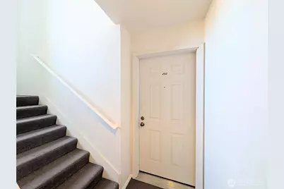 5261 Brooklyn Avenue NE #202, Seattle, WA 98105 - Photo 2