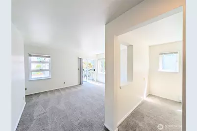 5261 Brooklyn Avenue NE #202, Seattle, WA 98105 - Photo 4
