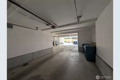 5261 Brooklyn Avenue NE #202, Seattle, WA 98105 - Photo 16