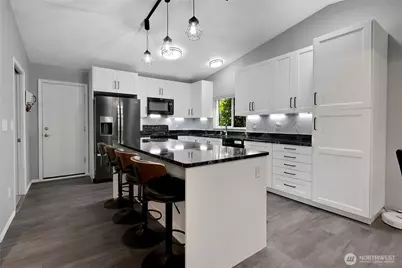 128 Glacier Avenue S, Pacific, WA 98047 - Photo 8