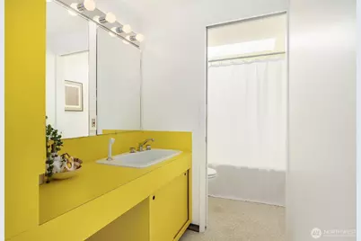 2424 E Mercer Street, Seattle, WA 98112 - Photo 14