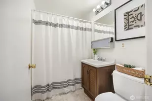 2424 E Mercer St, Seattle, WA 98112 - Photo 16