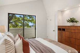 2424 E Mercer St, Seattle, WA 98112 - Photo 12