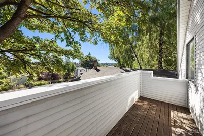 2424 E Mercer Street, Seattle, WA 98112 - Photo 18