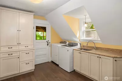 708 W Prospect Street, Seattle, WA 98119 - Photo 24