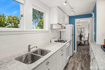 708 W Prospect Street, Seattle, WA 98119 - Photo 32