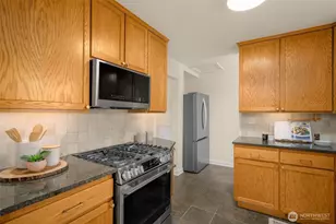 2456 3rd Ave W, Seattle, WA 98119 - Photo 10