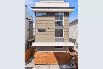 8815 Interlake Avenue N #C, Seattle, WA 98103 - Photo 2